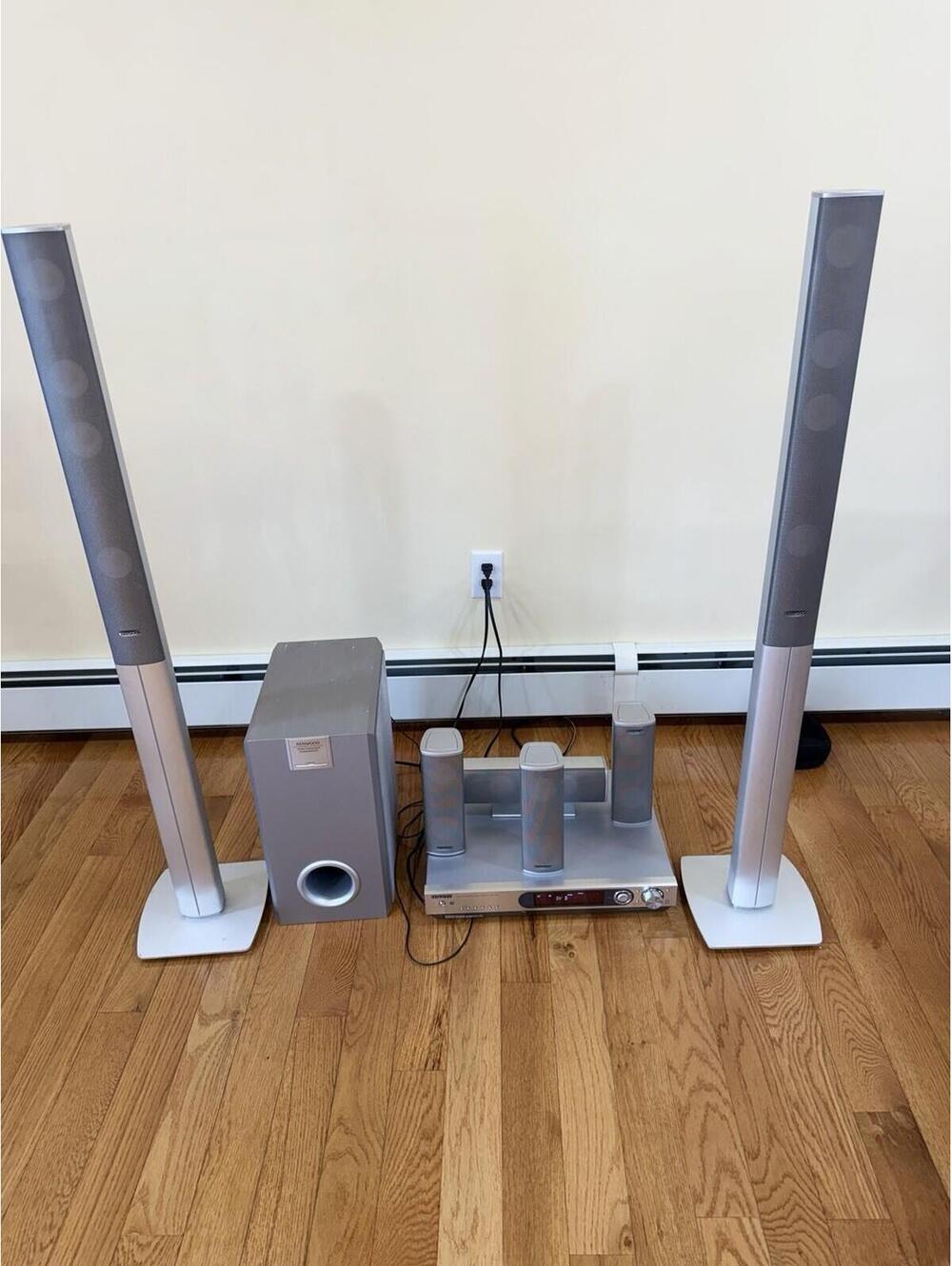 Kenwood VRS-7100 5.1 Home Theater Sound System W/subwoofer & Tower Speaker - Picture 1 of 15